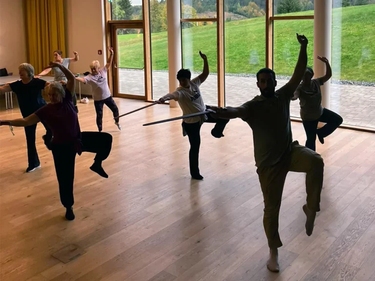 Tai Chi für den Alltag: So integrieren Sie die Übungen in Ihre Routine